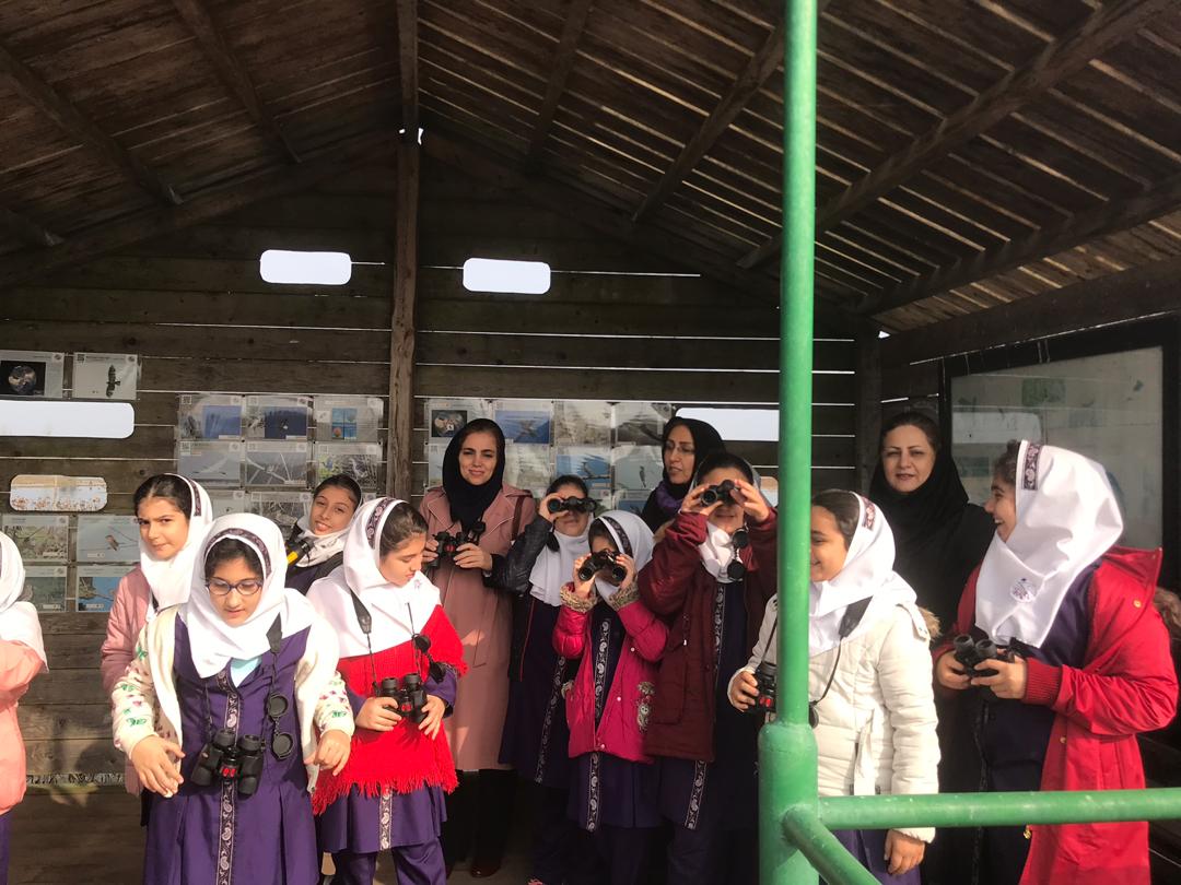 بازدید علمی و تفریحی دختران گل پایه چهارم دبستان باران اندیشه از تالاب بین المللی زیبای سلکه